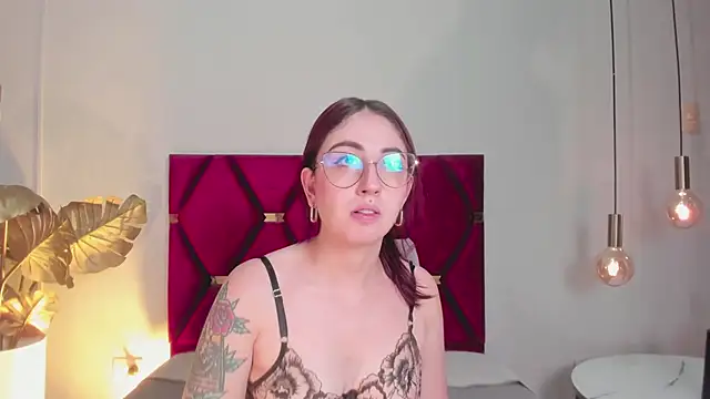 Emilywatsonn online show from 09.13.25