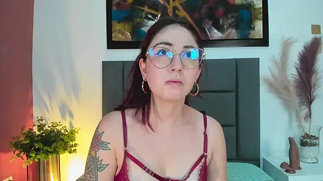 Emilywatsonn online show from 09.16.25