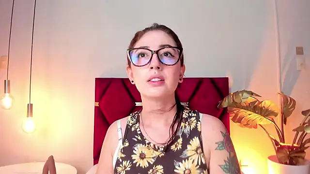 Emilywatsonn online show from 11.25.25