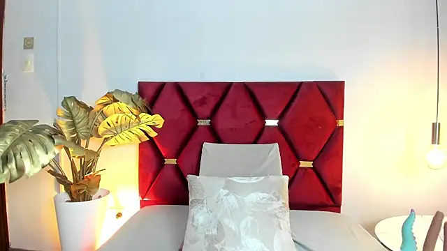 Emilywatsonn online show from 02.15.26