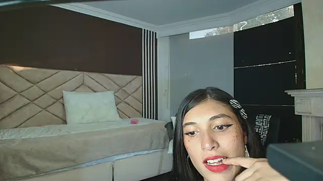 Snapshot of Ambarross chatting on 01.18.25 Ambarross online show from 01.18.25