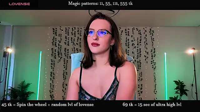 Snapshot of Alicia_x_art chatting on 05.31.26 Alicia x art online show from 05.31.26