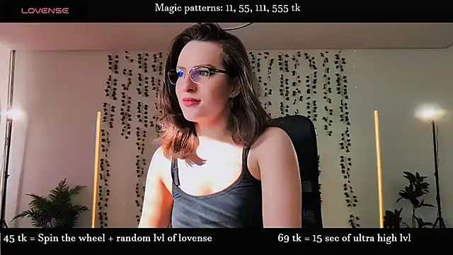 Snapshot of Alicia_x_art chatting on 06.14.26 Alicia x art online show from 06.14.26