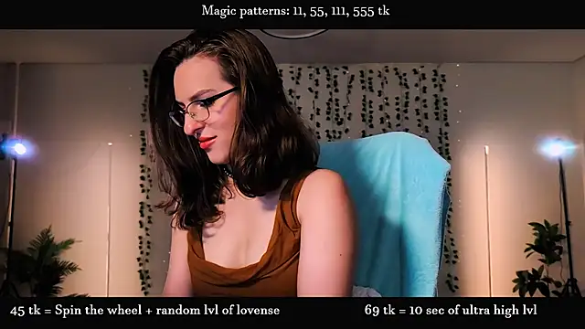 Snapshot of Alicia_x_art chatting on 07.18.26 Alicia x art online show from 07.18.26