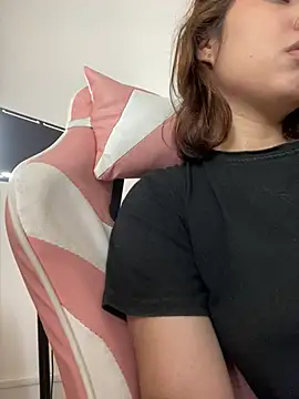 Snapshot of Lia_sex69 chatting on 03.08.25 Lia sex69 online show from 03.08.25