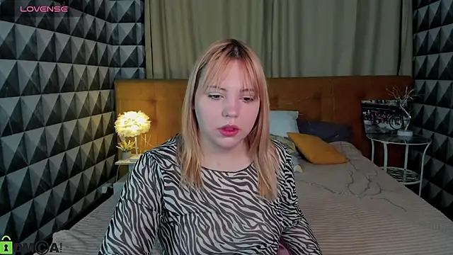 Stacy Luv online show from 09.15.25