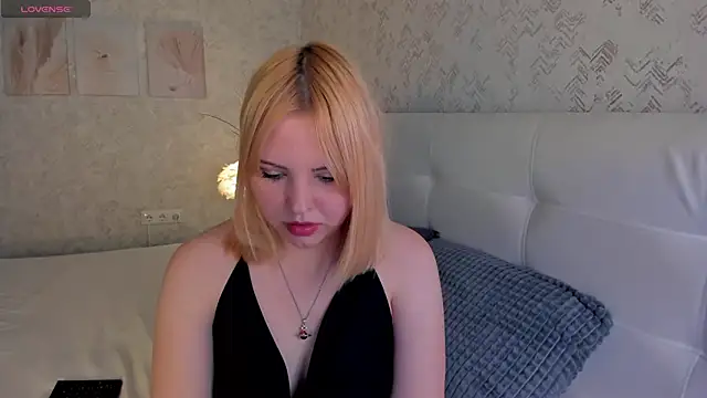 Stacy Luv online show from 11.18.25