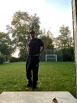 Snapshot of SchwuleHure chatting on 09.10.25 SchwuleHure online show from 09.10.25