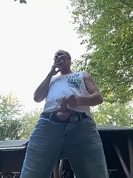 Snapshot of SchwuleHure chatting on 09.19.25 SchwuleHure online show from 09.19.25