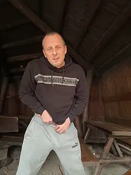 Snapshot of SchwuleHure chatting on 10.15.25 SchwuleHure online show from 10.15.25