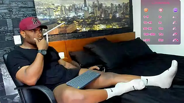 Snapshot of thomas_santtos1 chatting on 01.21.25 thomas santtos1 online show from 01.21.25
