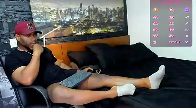 Snapshot of thomas_santtos1 chatting on 01.24.25 thomas santtos1 online show from 01.24.25