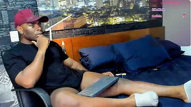 Snapshot of thomas_santtos1 chatting on 02.12.25 thomas santtos1 online show from 02.12.25