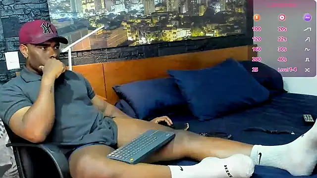 Snapshot of thomas_santtos1 chatting on 02.16.25 thomas santtos1 online show from 02.16.25