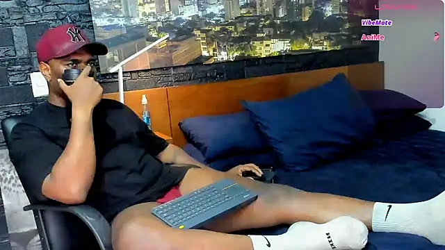 Snapshot of thomas_santtos1 chatting on 02.17.25 thomas santtos1 online show from 02.17.25