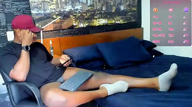 Snapshot of thomas_santtos1 chatting on 02.22.25 thomas santtos1 online show from 02.22.25