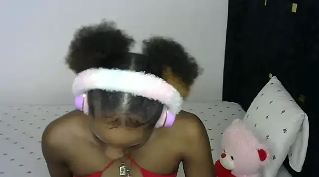 Queeen model online show from 12.12.24