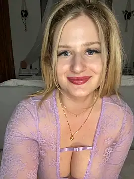 Snapshot of Busty-Ellie chatting on 03.09.25 Busty-Ellie online show from 03.09.25
