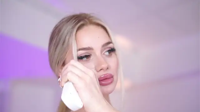 NicoleSarahX online show from 02.28.25