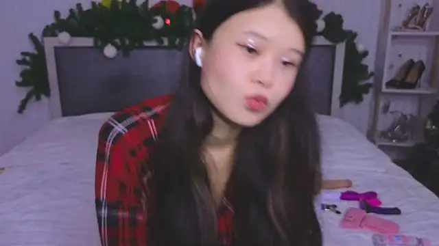 Snapshot of Tina_Kim_ chatting on 12.14.24 Tina Kim online show from 12.14.24