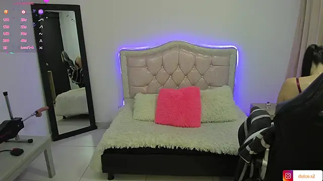 baby love03 online show from 10.17.25