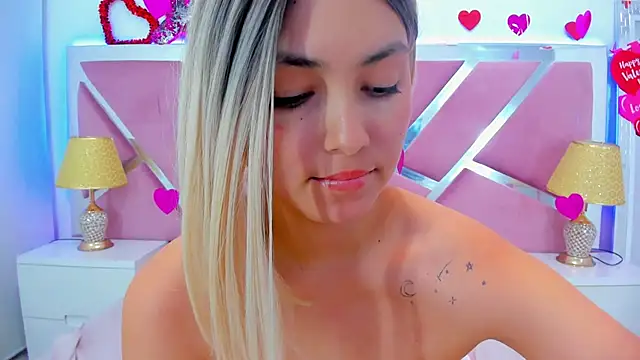 Snapshot of NinnaVous chatting on 02.27.25 NinnaVous online show from 02.27.25