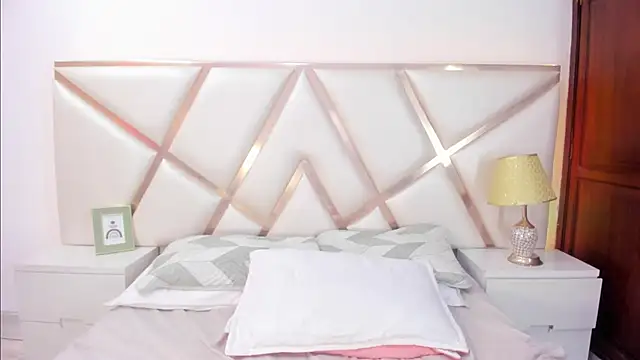 Snapshot of NinnaVous chatting on 03.07.25 NinnaVous online show from 03.07.25