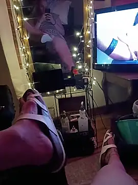 Dee-Lux Fux online show from 11.18.25