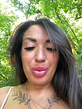 Snapshot of RuslanaXX chatting on 06.17.26 RuslanaXX online show from 06.17.26