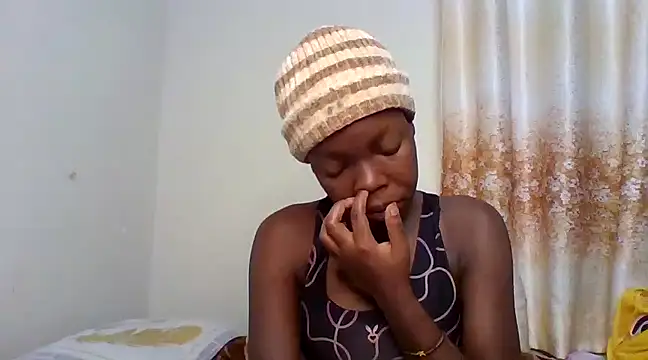 Snapshot of hunnybee007 chatting on 03.17.25 hunnybee007 online show from 03.17.25