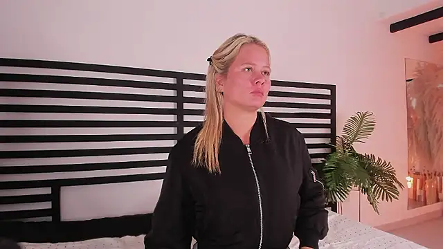 stefanny ruiz  online show from 12.02.24