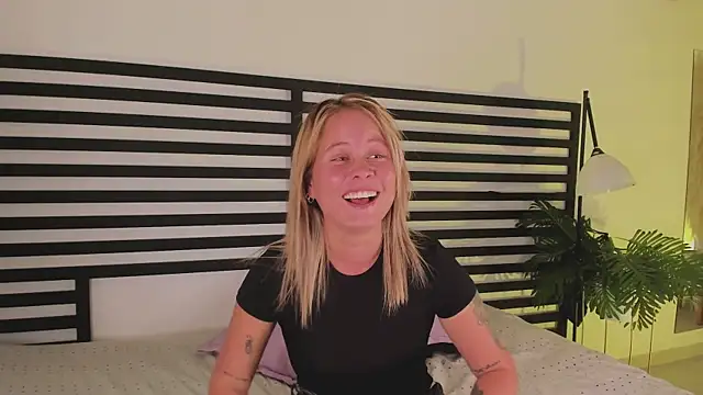 stefanny ruiz  online show from 01.16.25