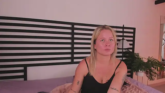 stefanny ruiz  online show from 01.18.25