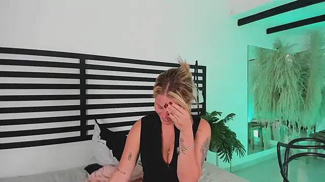 stefanny ruiz  online show from 01.28.25