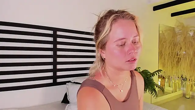 stefanny ruiz  online show from 02.02.25