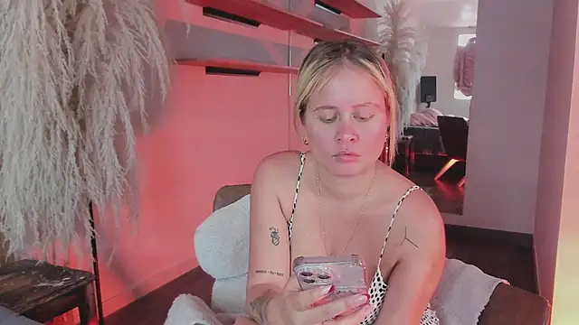 stefanny ruiz  online show from 02.25.25