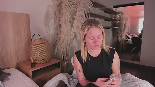 stefanny ruiz  online show from 03.10.25