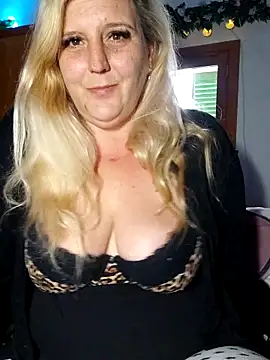 Snapshot of BecciDeluxe chatting on 05.08.26 BecciDeluxe online show from 05.08.26