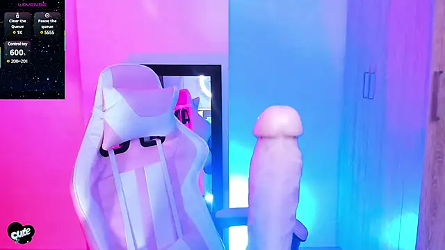 Snapshot of Saskyaa chatting on 03.22.25 Saskyaa online show from 03.22.25