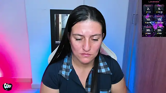 Snapshot of Saskyaa chatting on 11.24.25 Saskyaa online show from 11.24.25