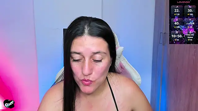 Snapshot of Saskyaa chatting on 11.24.25 Saskyaa online show from 11.24.25