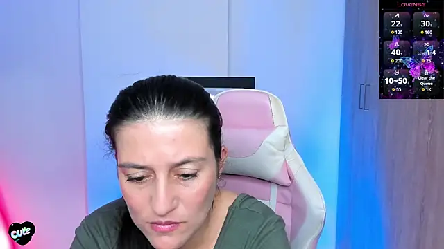 Snapshot of Saskyaa chatting on 11.26.25 Saskyaa online show from 11.26.25