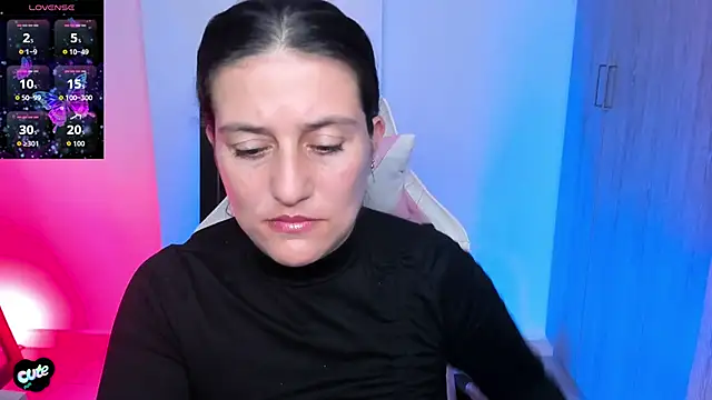 Snapshot of Saskyaa chatting on 11.28.25 Saskyaa online show from 11.28.25