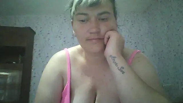 Snapshot of HollyLaBerry chatting on 06.28.26 HollyLaBerry online show from 06.28.26