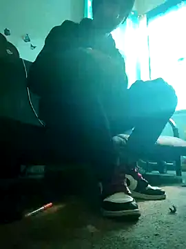 Snapshot of LongDickZee562 chatting on 12.23.24 LongDickZee562 online show from 12.23.24