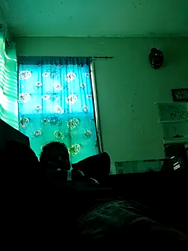 Snapshot of LongDickZee562 chatting on 01.04.25 LongDickZee562 online show from 01.04.25