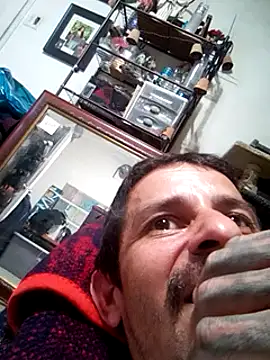 Snapshot of LongDickZee562 chatting on 03.11.25 LongDickZee562 online show from 03.11.25