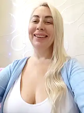 Snapshot of HotJanet chatting on 01.03.25 HotJanet online show from 01.03.25