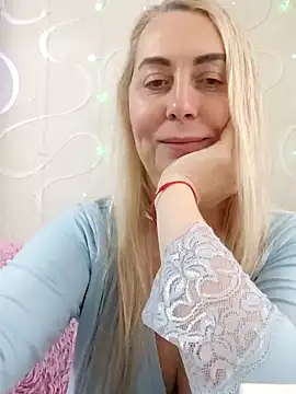 Snapshot of HotJanet chatting on 01.13.25 HotJanet online show from 01.13.25