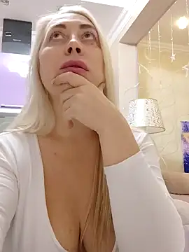 Snapshot of HotJanet chatting on 01.27.25 HotJanet online show from 01.27.25